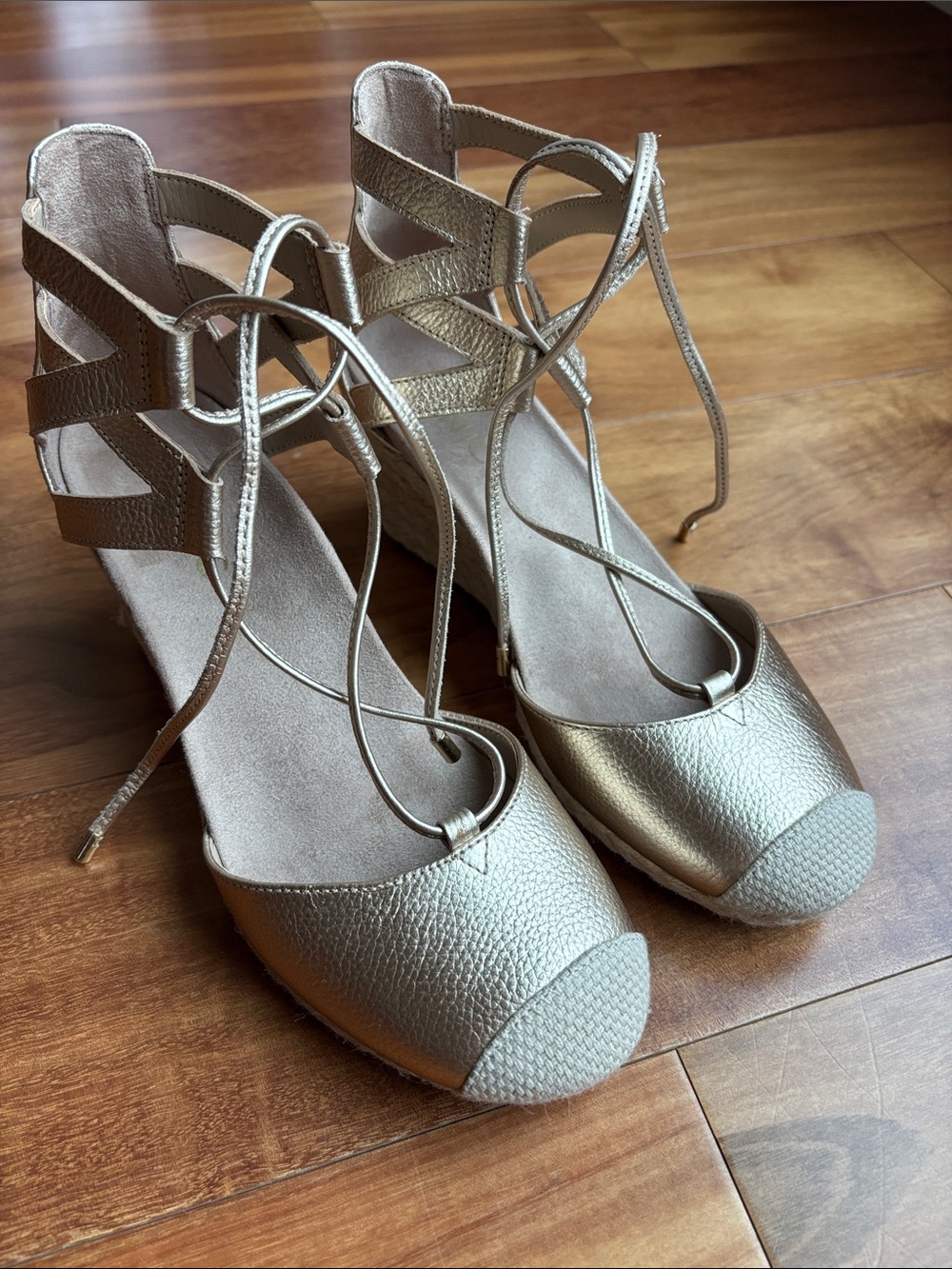 NWOT Vionic wedge espadrilles